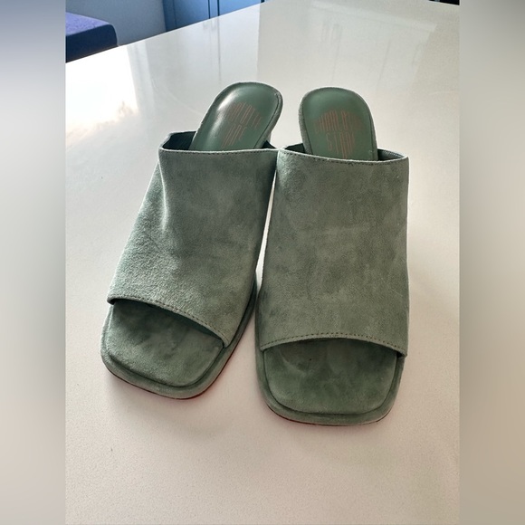 Light teal Charlotte Stone mules, size 7 - Picture 2 of 4